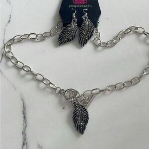 Paparazzi Silver Leaf Necklace Set